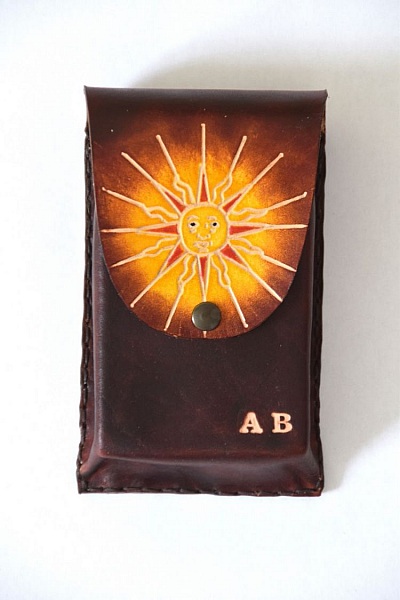 Etui personnalis&eacute; en cuir pour jeu de tarot